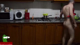 To cook and blowjob, the kitchen.raf069